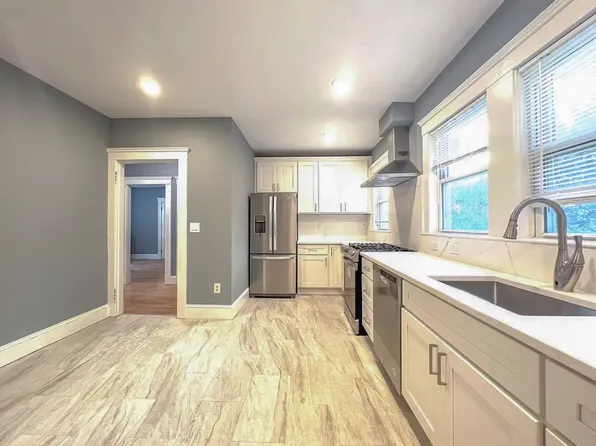 39 N Crescent Circuit, Brighton, MA 02135