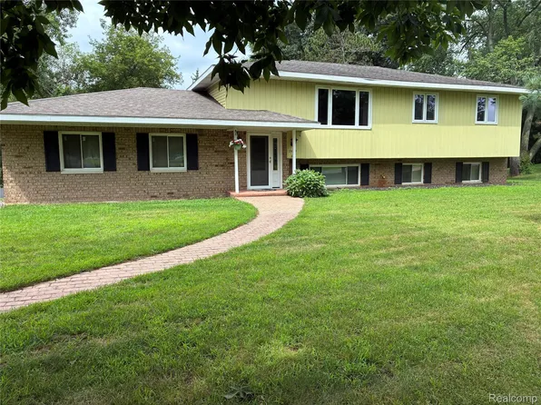 2488 Sharma Ln, Howell, MI 48843