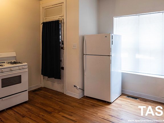 5th image of 3523 N Broadway St APT 1W
