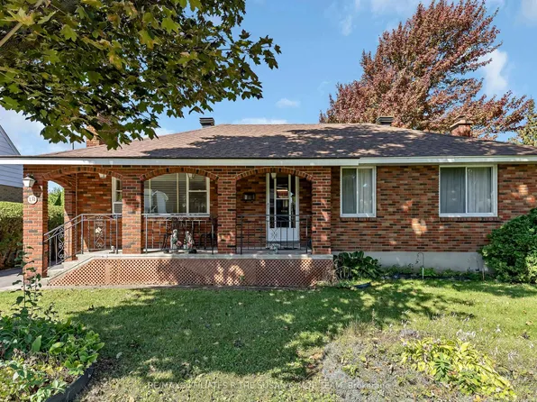 131 Oakridge Blvd, Ottawa, ON K2G 2V1