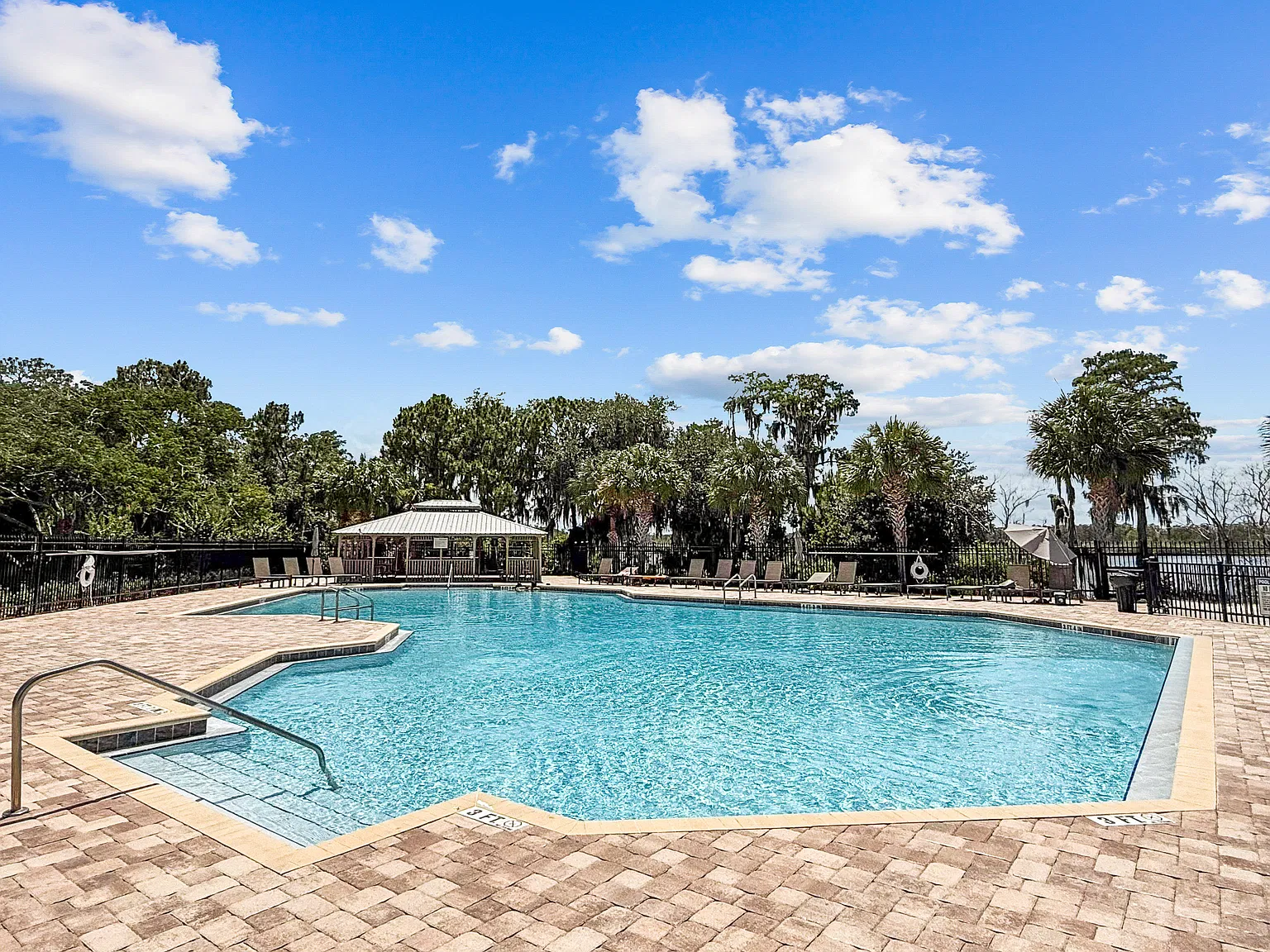 3 bed, 2.5 bath, 2152 sqft, $2,995 — Photo 3