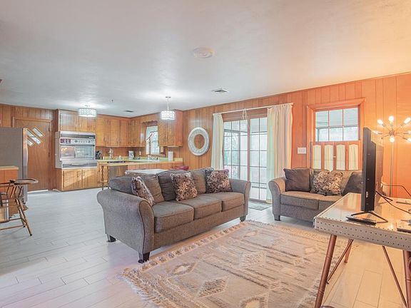 3rd image of 426 Forest Hill Cres