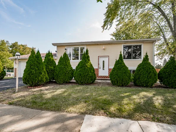 100 Delaware Dr, Bolingbrook, IL 60440