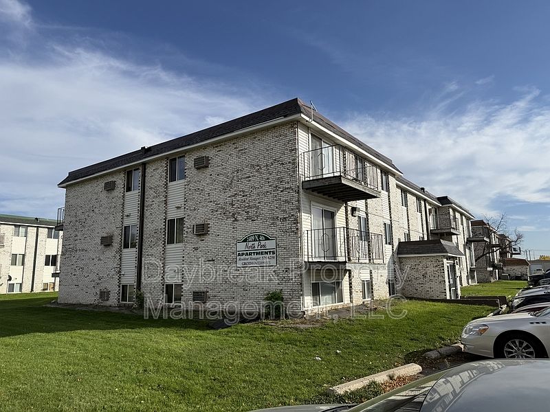 2nd image of 2409 4th Ave N #9