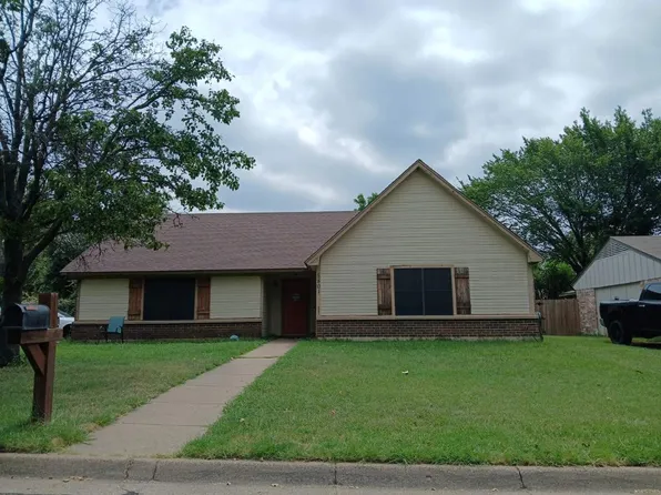 5801 Crepe Myrtle Dr, Arlington, TX 76017