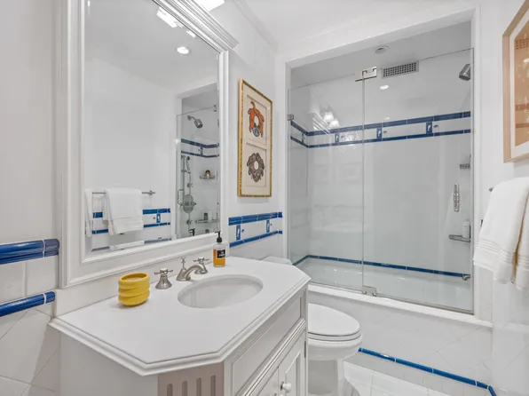 320 East 72nd Street image 15 of 17