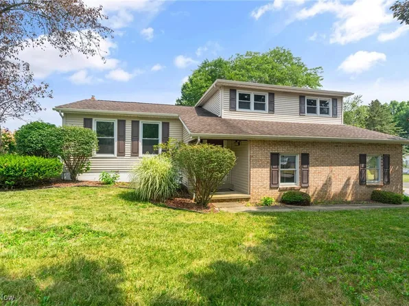 1334 Valley View Dr, Youngstown, OH 44512