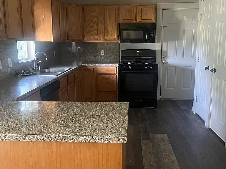 207 S Lennox St — Photo 6