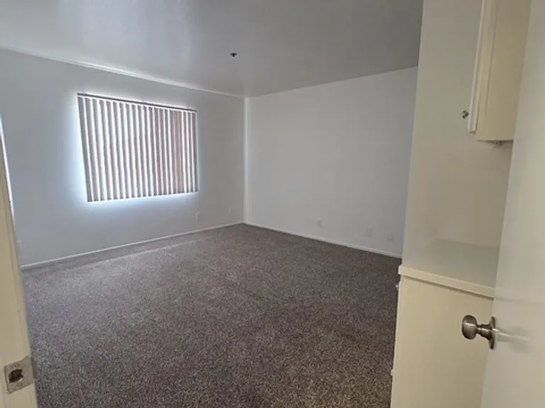Broadway Apartments — Photo 3
