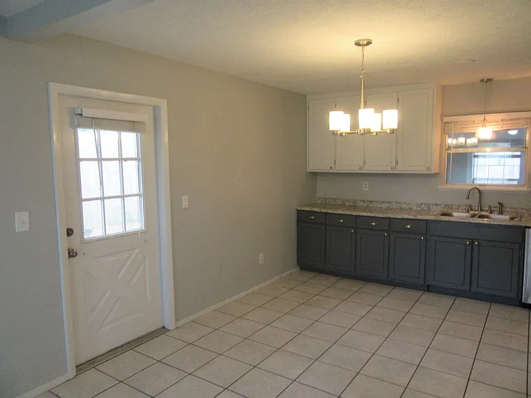 1113 Arthur Ave — Photo 8