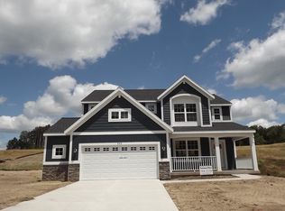 362 Highlander Dr NE, Rockford, MI 49341