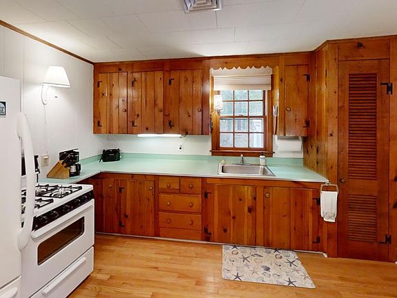 4th image of 94 Bay Ridge Drive