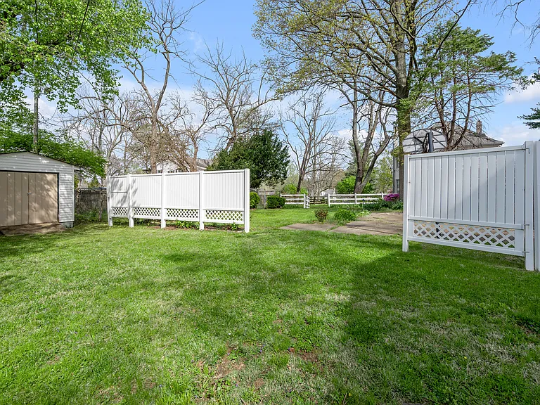 1616 Versailles Rd — Photo 17