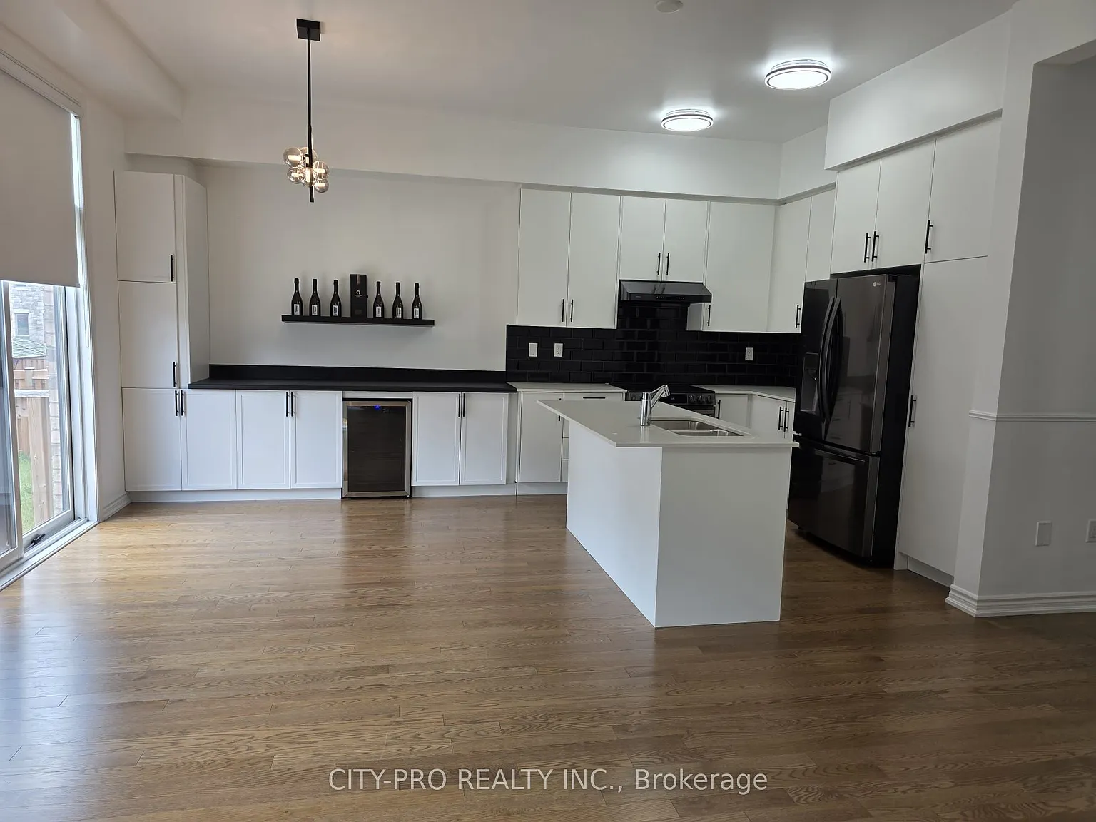 4 bed, $3,200 — Photo 3