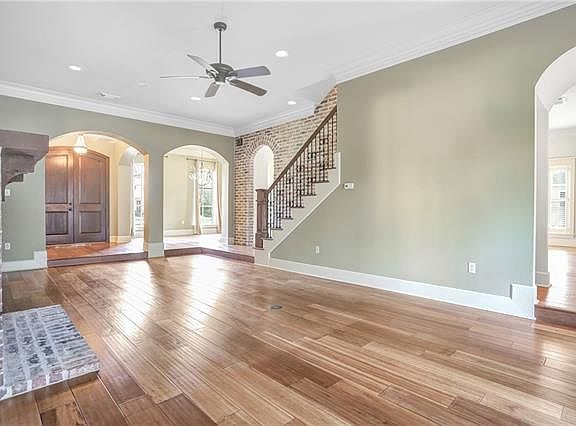 2nd image of 146 Fontainbleau Dr