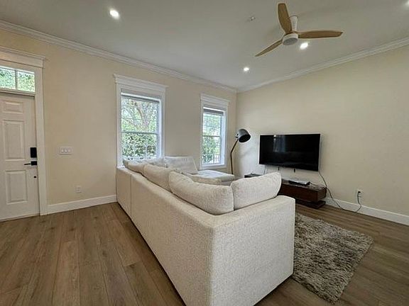 3rd image of 537 Campus St