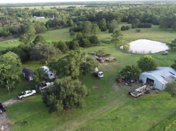 2106 1st St, Liverpool, TX 77577