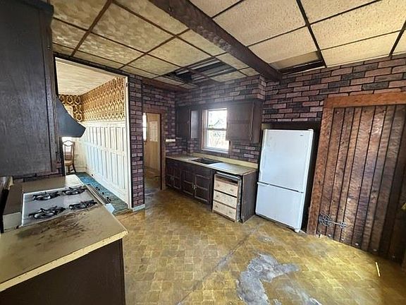 4th image of 107 Massasoit Ave