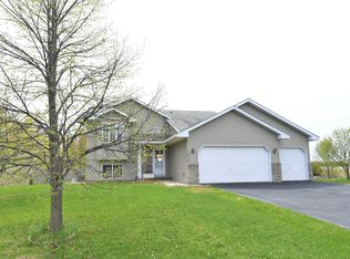 1512 Cedar Dr S, Cambridge, MN 55008
