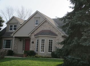 46027 Greenridge Dr, Northville, MI 48167