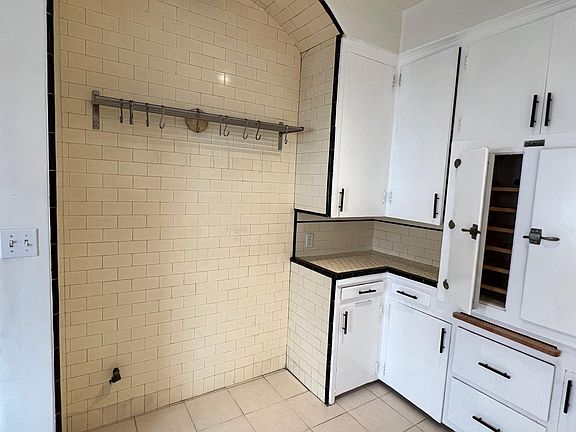 Ample kitchen and stove space