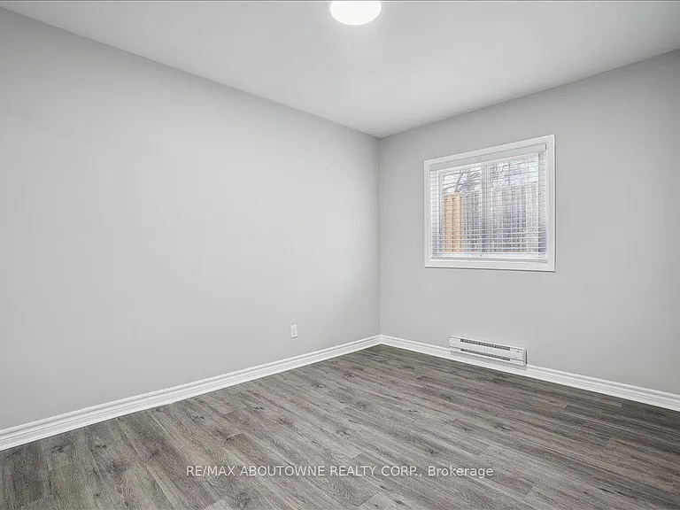 2354 Queensway Dr #2 — Photo 28
