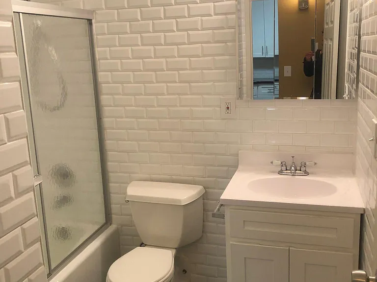 1910 Parsons Blvd #2H — Photo 13
