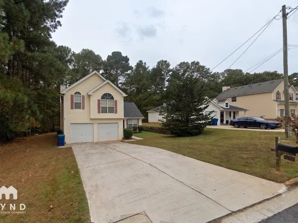 7010 Mahogany Dr, Fairburn, GA 30213