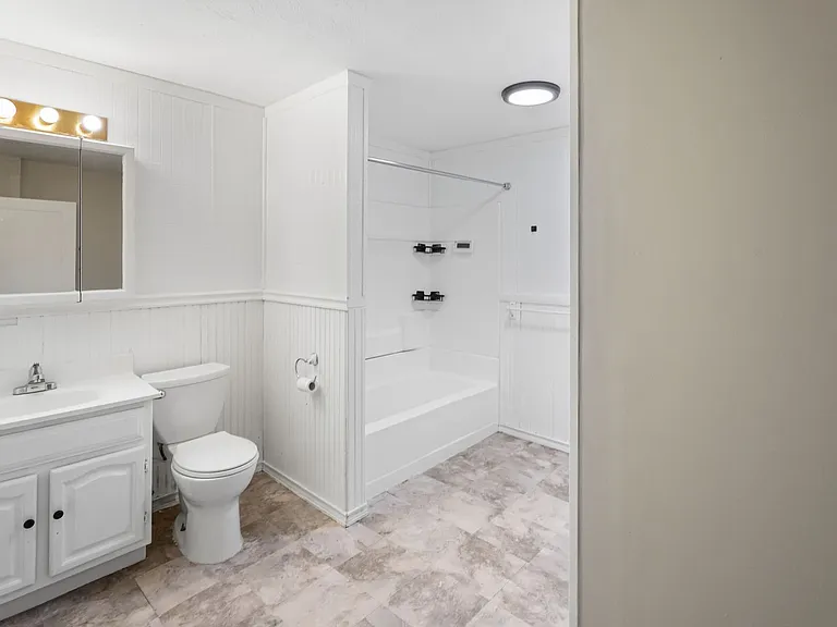 12 Elm St — Photo 11