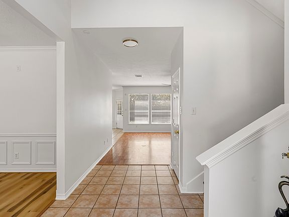 4th image of 1925 Lori Ct
