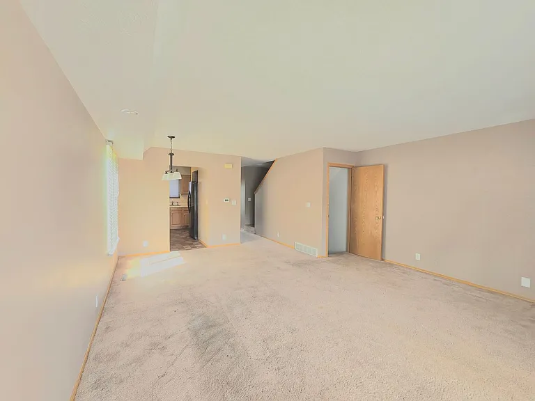 411 S Madison St — Photo 4