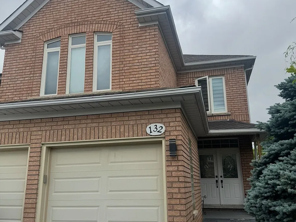 132 Peninsula Cres #BASEMENT