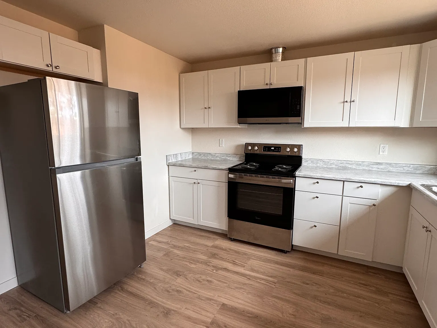 2 bed, 800 sqft, $1,750 — Photo 2