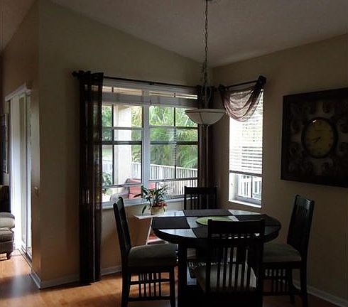 5th image of 728 Sand Creek Cir