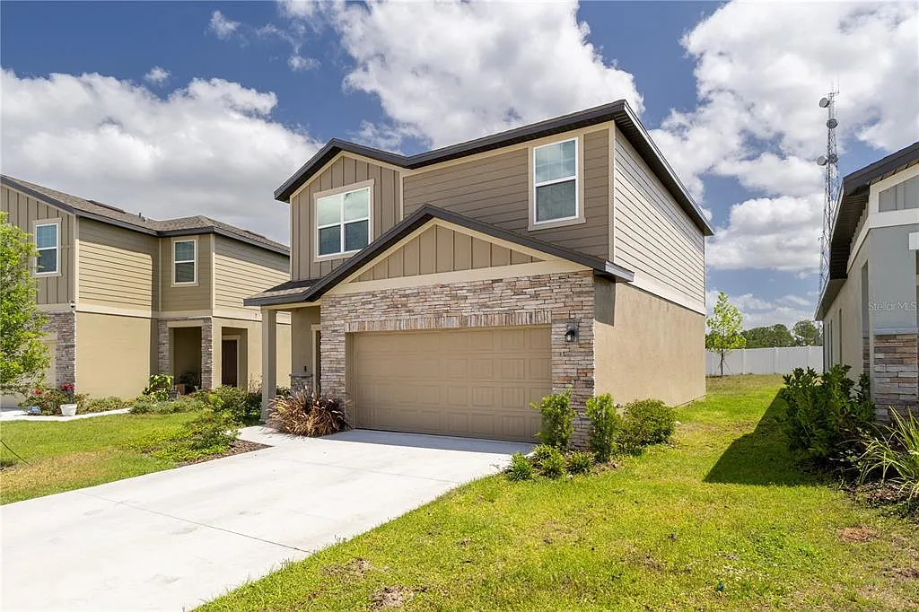 3 bed, 2.5 bath, 1676 sqft, $2,600 — Photo 2