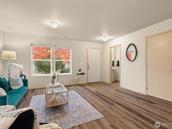 5th image of 17709 Silver Creek Avenue E