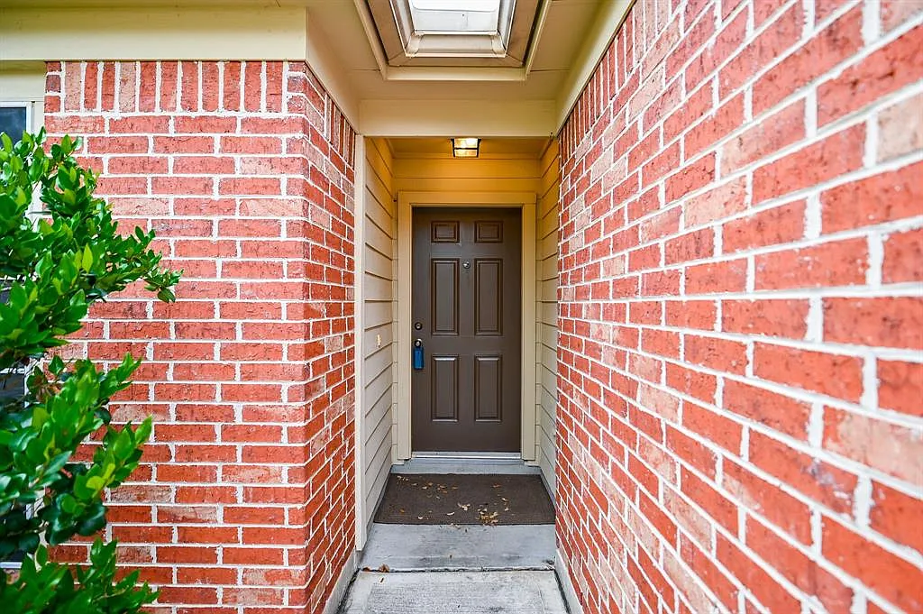 2106 Castle Gardens Lane - 1 — Photo 4