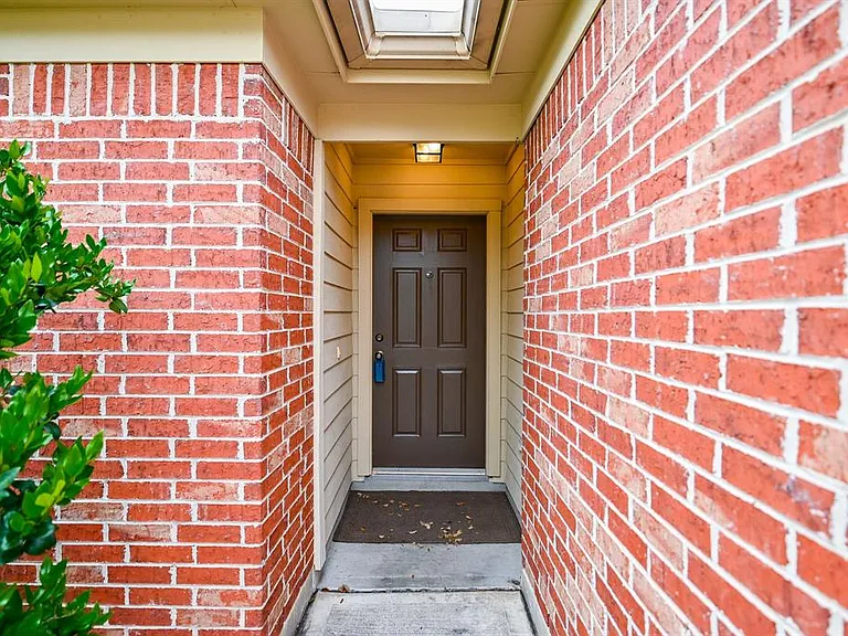 2106 Castle Gardens Ln — Photo 4