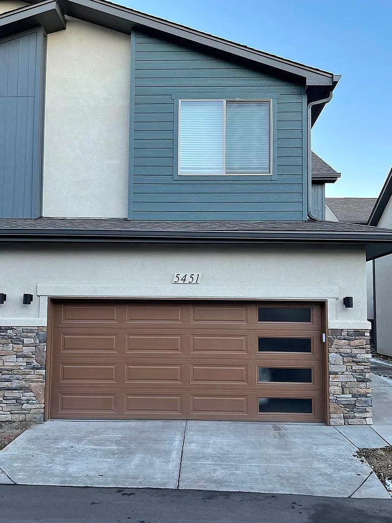3 bed, 1812 sqft, $2,295 — Photo 1