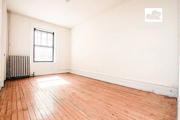 Rented by Jonis Realty | media 2