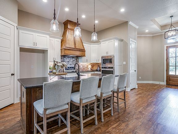 5th image of 605 Embers Ln