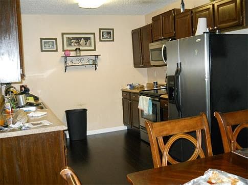 3rd image of 100 Santa Fe Dr