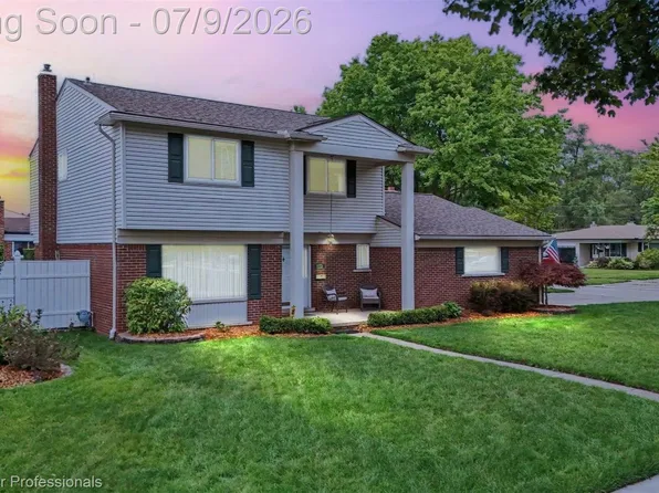 8731 Paulina Dr, Sterling Heights, MI 48312
