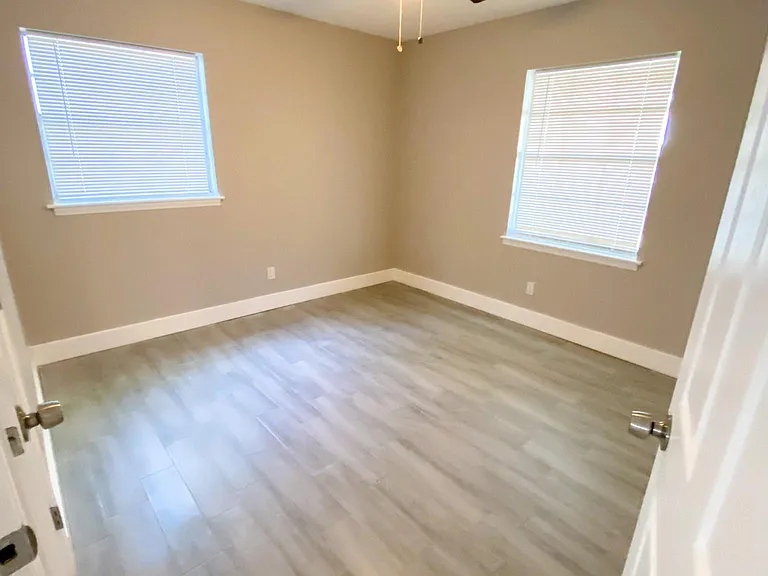 1016 Carroll St — Photo 13