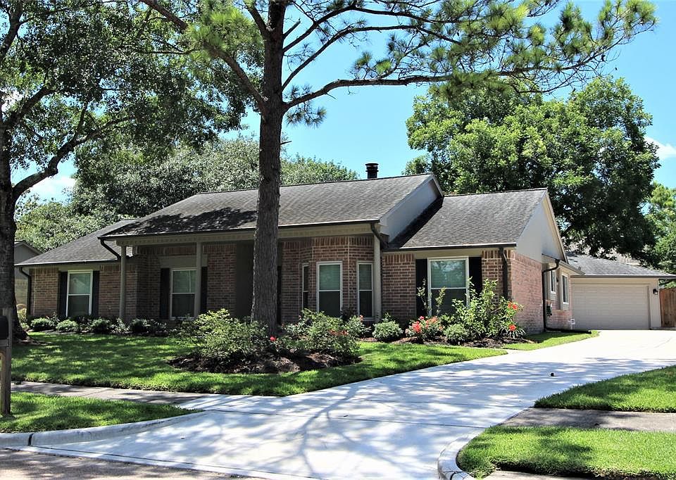 1st image of 1405 Bayou Oak Dr