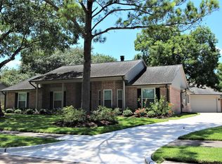 1405 Bayou Oak Dr, Friendswood, TX 77546