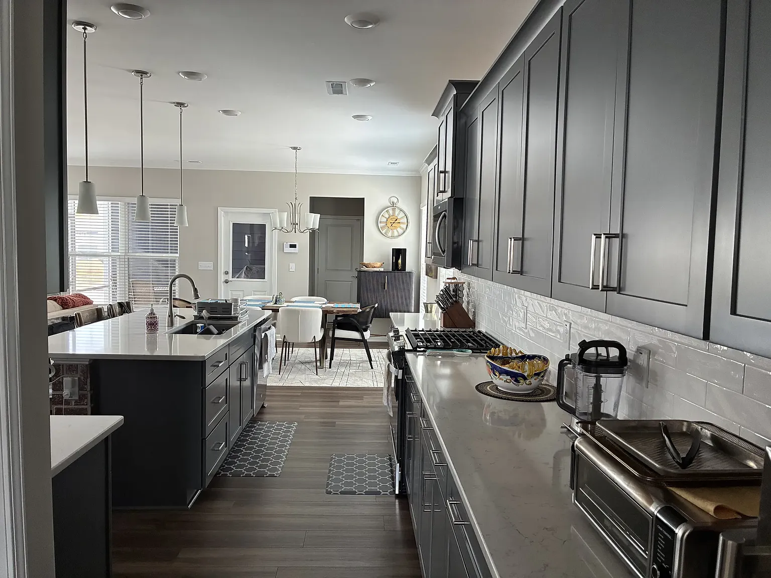 4 bed, 2473 sqft, $3,100 — Photo 4