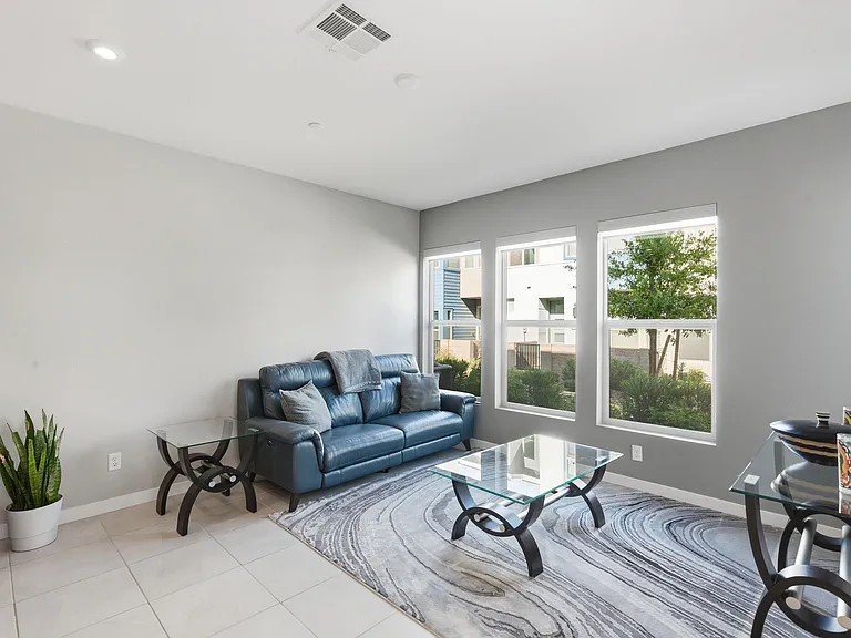 9858 Laurel Tree St — Photo 4