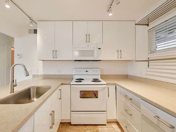 3rd image of 1701 Shoreline Dr #308