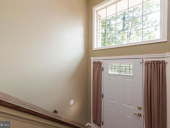 4th image of 19 Pasture Ln